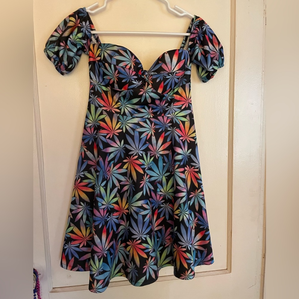Everland sweetheart neckline rainbow weed print dress medium